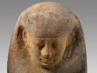 Aeg T 45  Aeg T 45, Theben, Deckel eines Kanopenkruges in Gestalt von Amset, Ton, H 11,5 cm, B 11,5 cm, T 12,5 cm : Bestandskatalog Ägypten, Museumsfoto: Claus Cordes